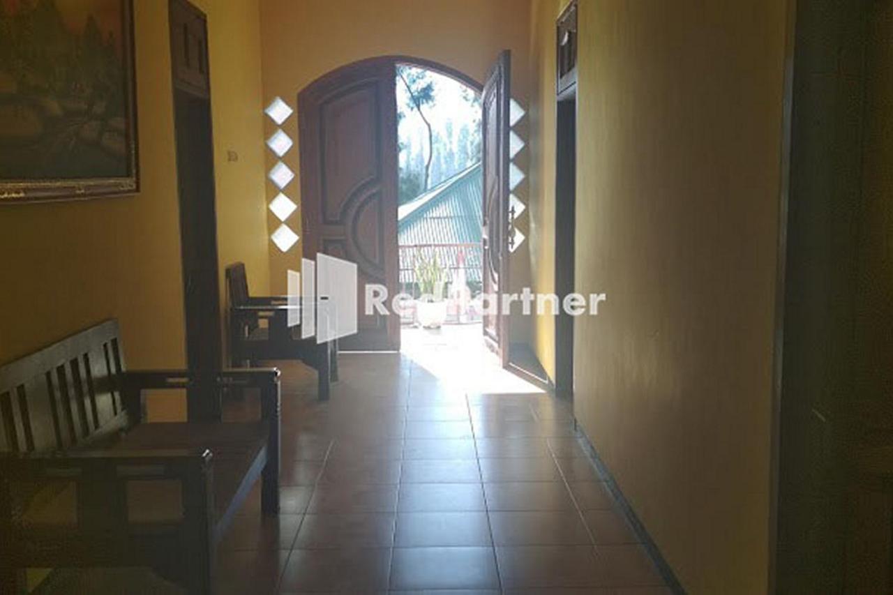 Bromo Indah Lestari Homestay Mitra Reddoorz Pasuruan Exterior photo